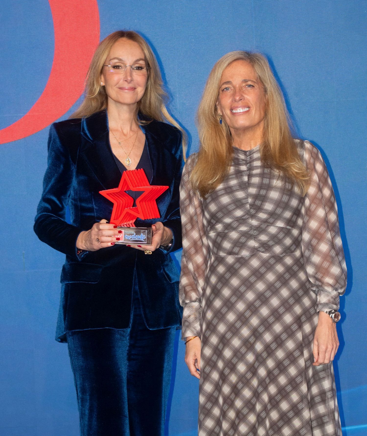 Esther Alcocer Koplowitz recoge el Premio Excelente otorgado a FCC por la Comunidad de Madrid