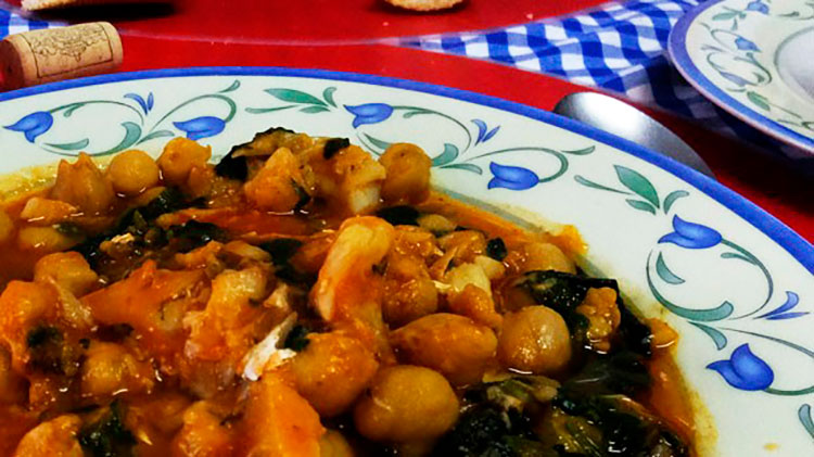 Garbanzos, bacalao y espinacas para el potaje más clásico de la Cuaresma