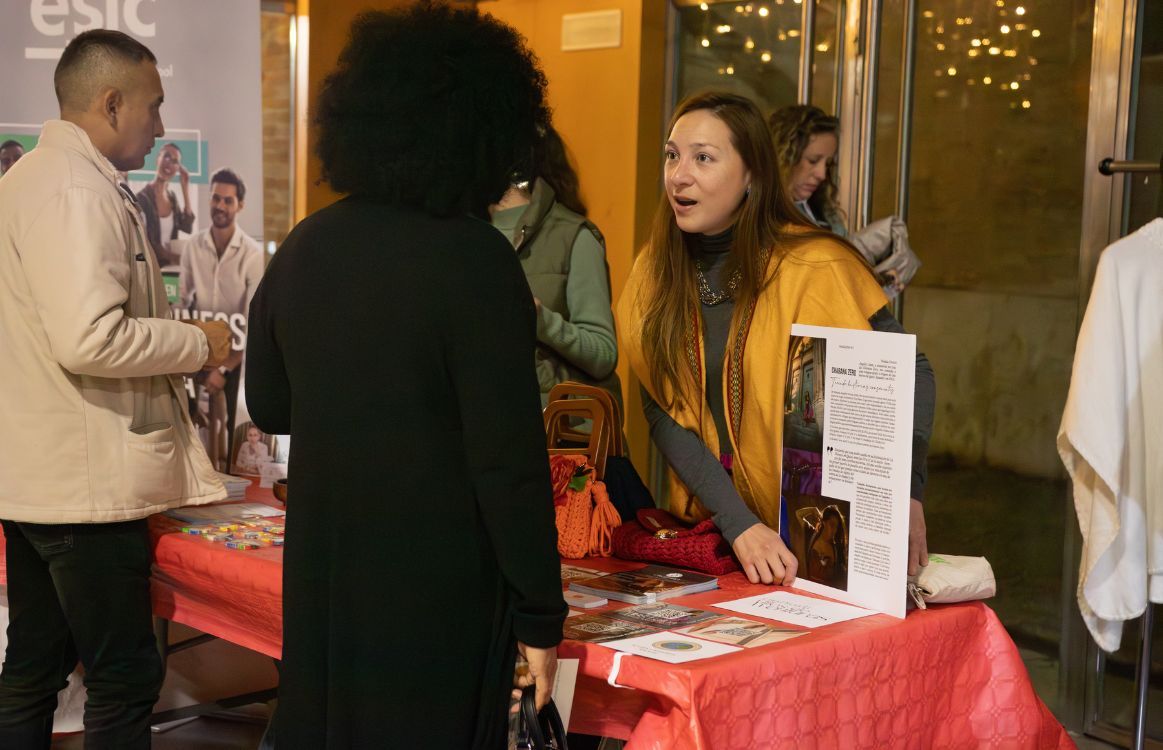 Una incubadora en Valencia impulsa a mujeres migrantes a crear sus propios medios de vida