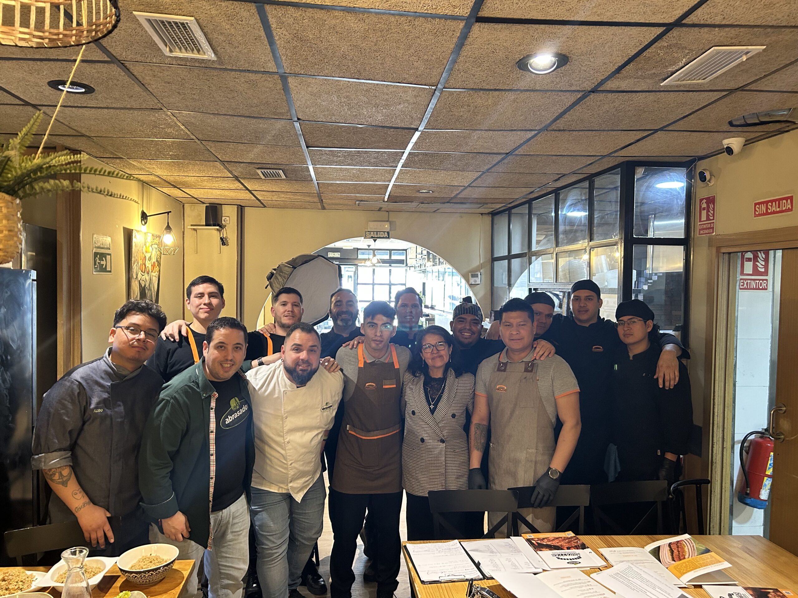 Inauguran en Carabanchel el restaurante Abrazzas Abrasador con fusión peruana y carnes a la brasa