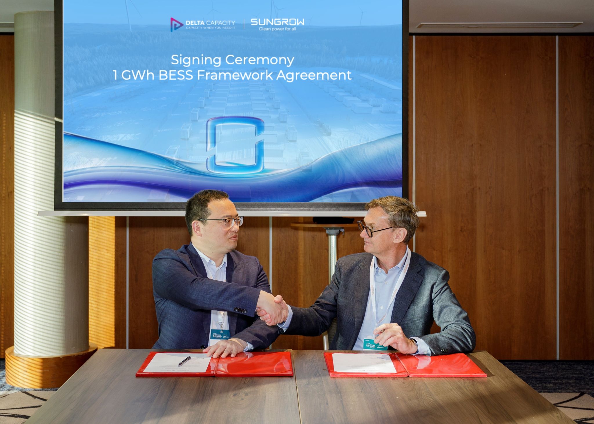 Sungrow y Delta Capacity refuerzan su colaboración con un acuerdo marco de 1 GWh BESS firmado en el Energy Storage Summit