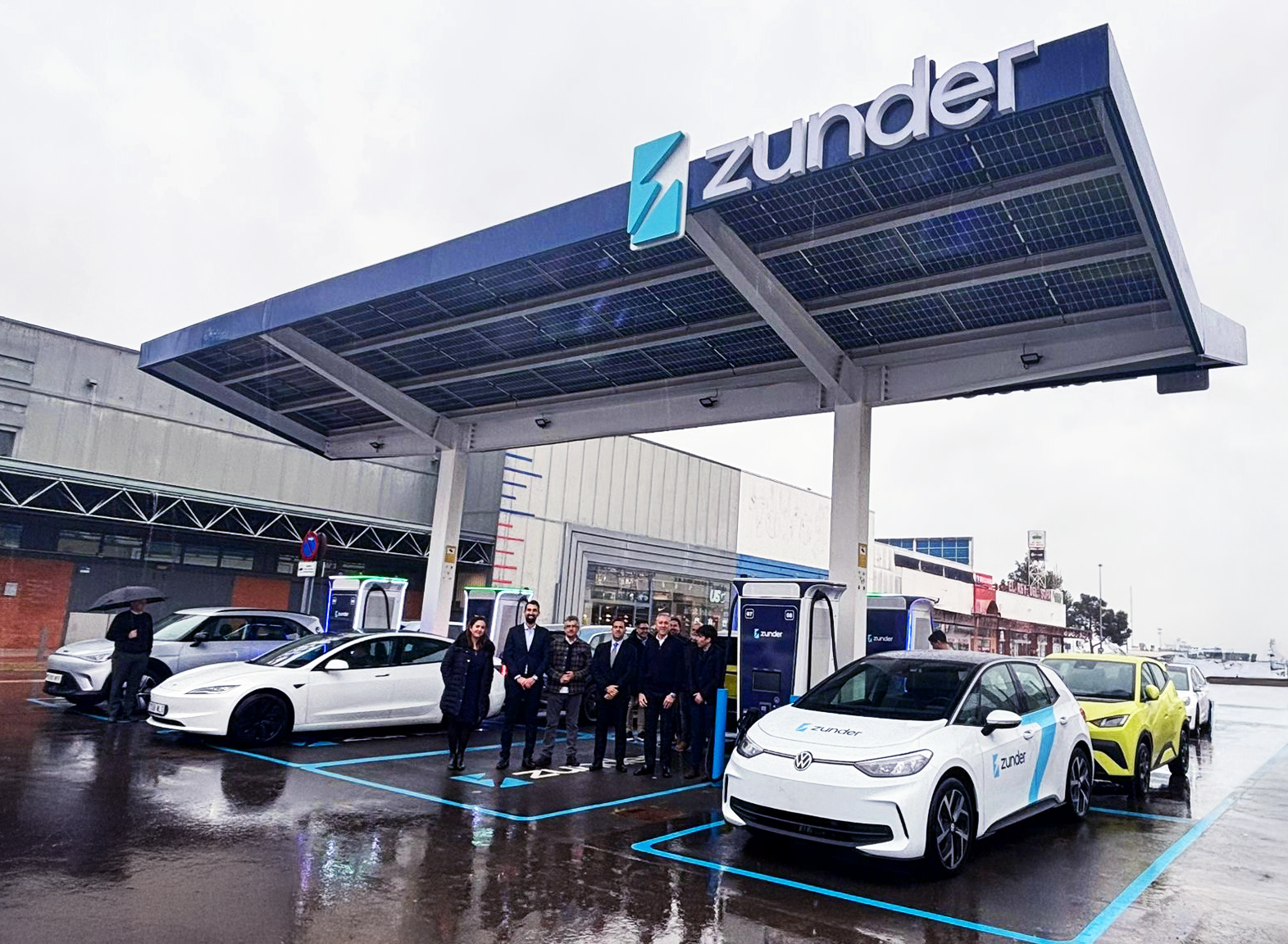 Zunder inaugura su estación de carga en Sedaví (Valencia) tras reconstruir los daños causados por la DANA