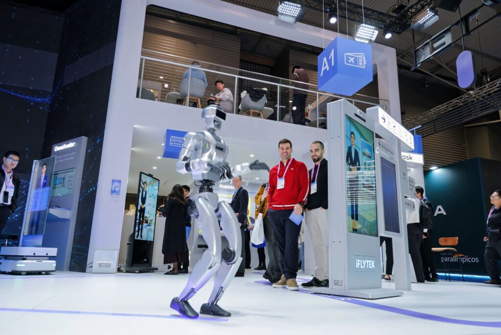 Humanos virtuales en todas partes: iFLYTEK lleva el servicio IA al mundo real en el MWC26