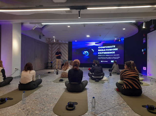 Breathwork Madrid impulsa una nueva tendencia en empresas: sesiones de respiración consciente para mejorar la cohesión y el bienestar de los equipos