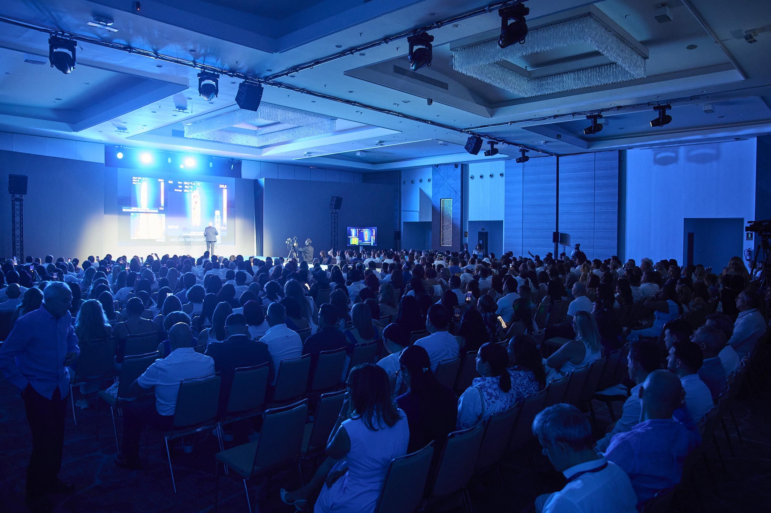 Salerm Cosmetics reúne a más de 600 profesionales internacionales en una espectacular gala de tendencias