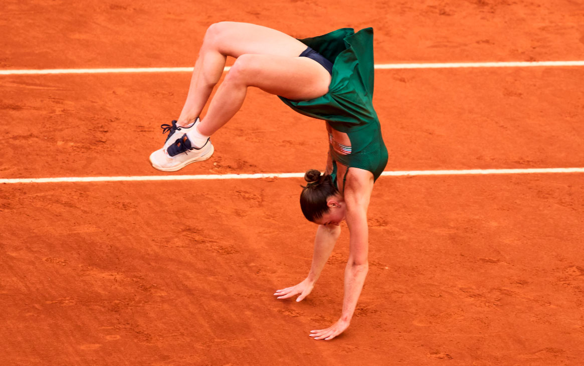 La ucraniana Kostyuk se corona en Madrid y lo celebra con una voltereta y sin saludar a Andreeva