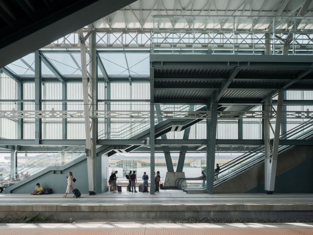 Comenza en el nuevo edificio de viajeros de la estación Santiago de Compostela-Daniel Castelao