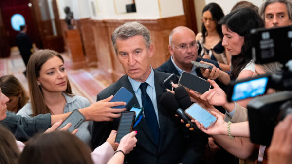Feijóo logra mayoría absoluta para moción de confianza, dimisión o nuevas elecciones