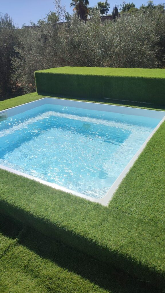 Poliéster Casariche revoluciona la preparación para el verano con soluciones de baño rápidas y duraderas