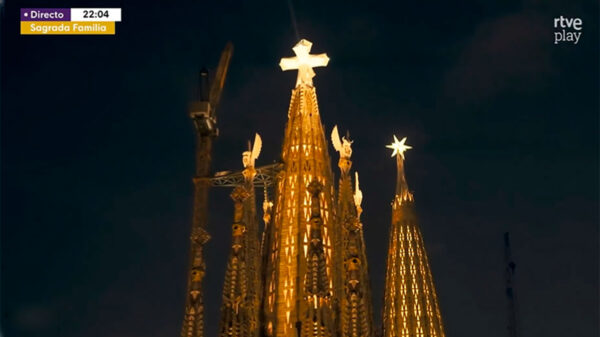 Canarias movilizada, la Sagrada Familia y unidad del Reino de España, y Sánchez y volcán Leire