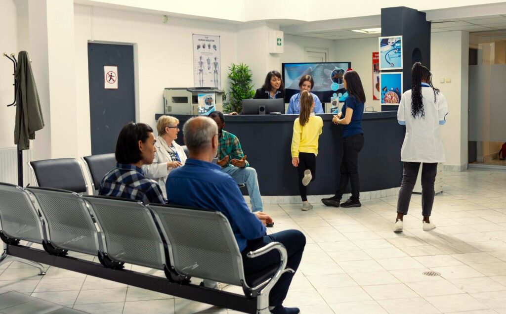 La automatización puede liberar hasta un 40% del tiempo dedicado a tareas administrativas en hospitales, según ERNI