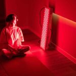 8 razones por las que la luz roja en casa es la ultima obsesión de salud, longevidad, y belleza