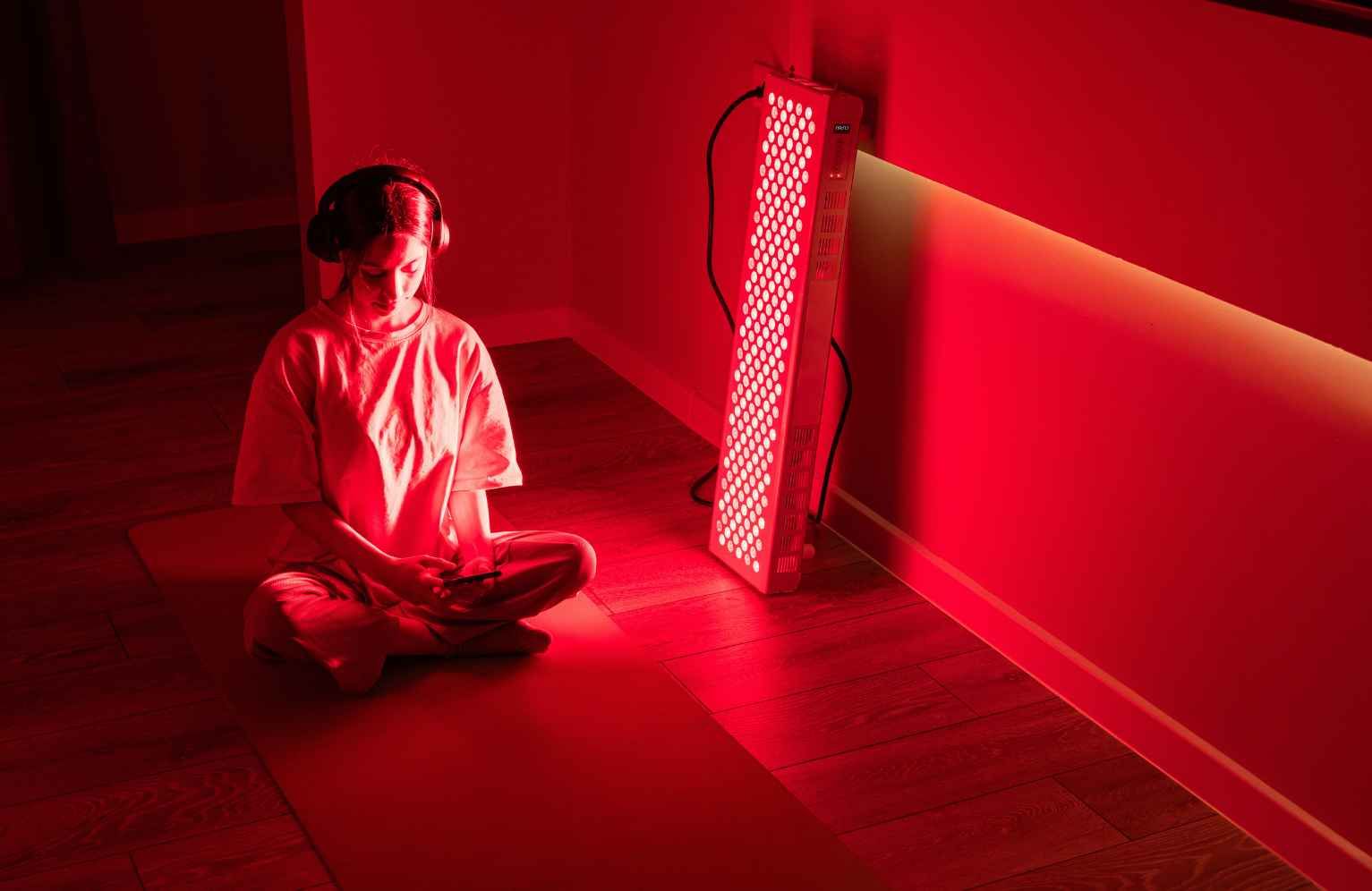 8 razones por las que la luz roja en casa es la ultima obsesión de salud, longevidad, y belleza