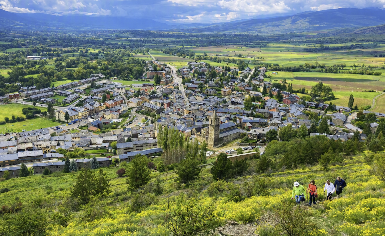 Llívia amplía su oferta de visitas guiadas para promover el turismo cultural durante el verano Llívia amplía su oferta de visitas guiadas para promover el turismo cultural durante el verano