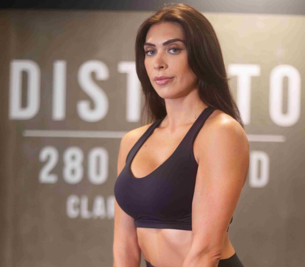 El entrenamiento femenino cambia de objetivo: la fuerza y la salud ganan terreno a la clásica ‘pérdida de peso’, según Distrito Estudio