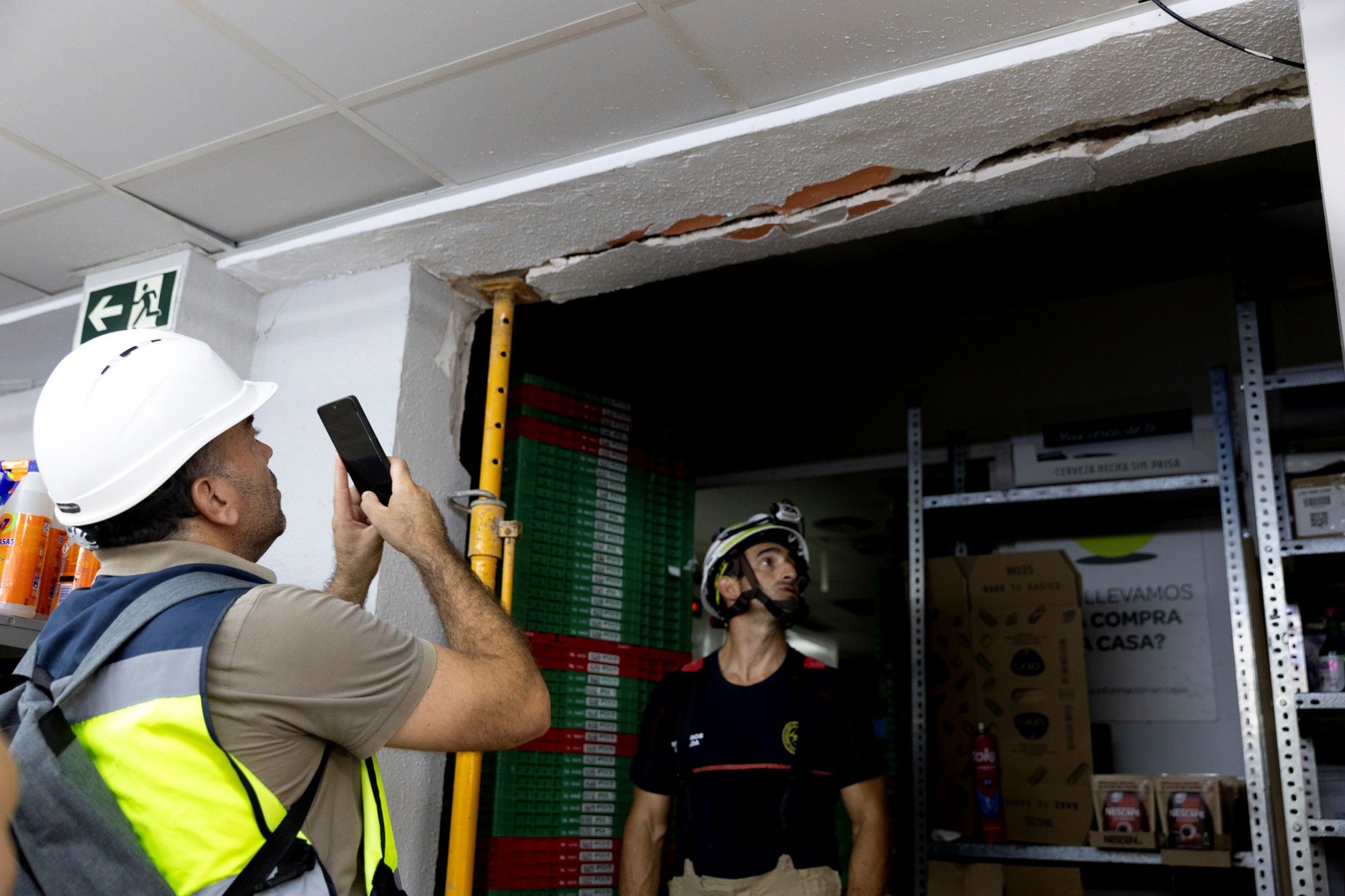Arquitectos técnicos y bomberos revisan más de 3.000 incidencias en edificios de Granada