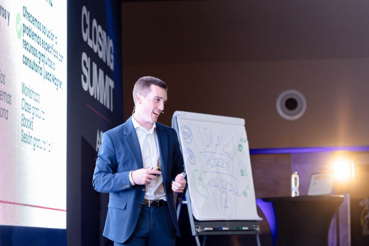 Martín Arosa Otero, autor del bestseller de Amazon “La Fiebre del Oro Azul”, enseña a ejecutivos y coaches a convertir sus publicaciones de LinkedIn en clientes de alto ticket Martín Arosa Otero, autor del bestseller de Amazon “La Fiebre del Oro Azul”, enseña a ejecutivos y coaches a convertir sus publicaciones de LinkedIn en clientes de alto ticket