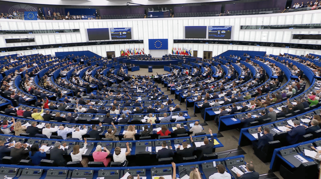La AEA destaca el respaldo de la Eurocámara a reducir a 5 toneladas el umbral del CBAM para el aluminio