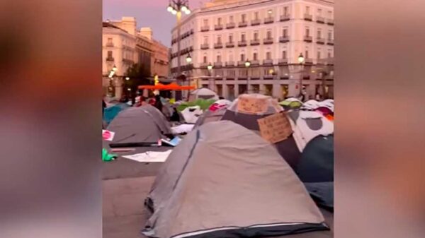 Ada Colau y Pablo Iglesias, el forcejeo en la Acampada en Sol