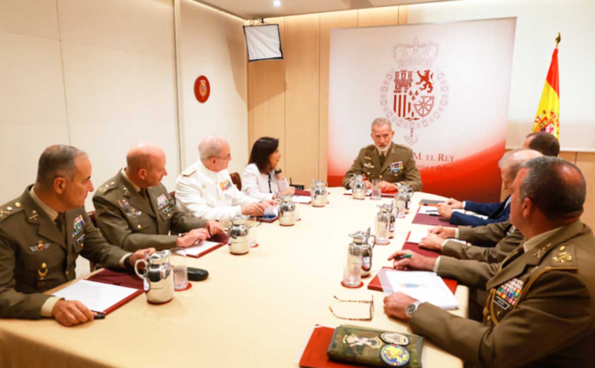 El Rey responde a la angustia de Ceuta con una cumbre militar