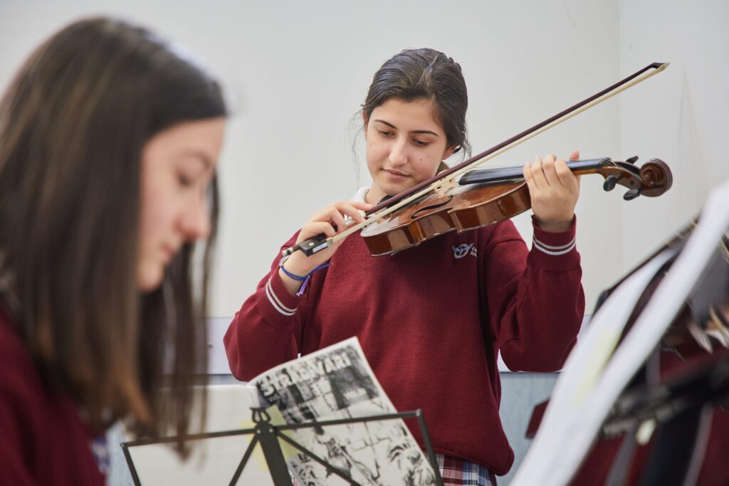 El Colegio Juan Pablo II de Parla apuesta por la música para educar la atención y el gusto por la belleza