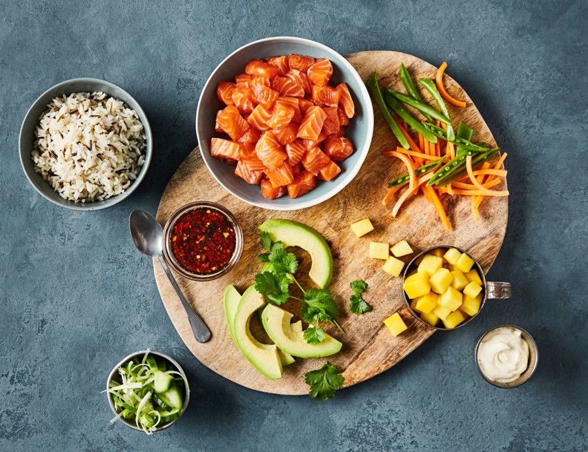 Cinco razones para celebrar el Día Mundial del Poke con Salmón de Noruega