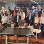 Almeida apadrina la Fundación Red Parkinson y se compromete a buscar espacios para practicar tenis de mesa