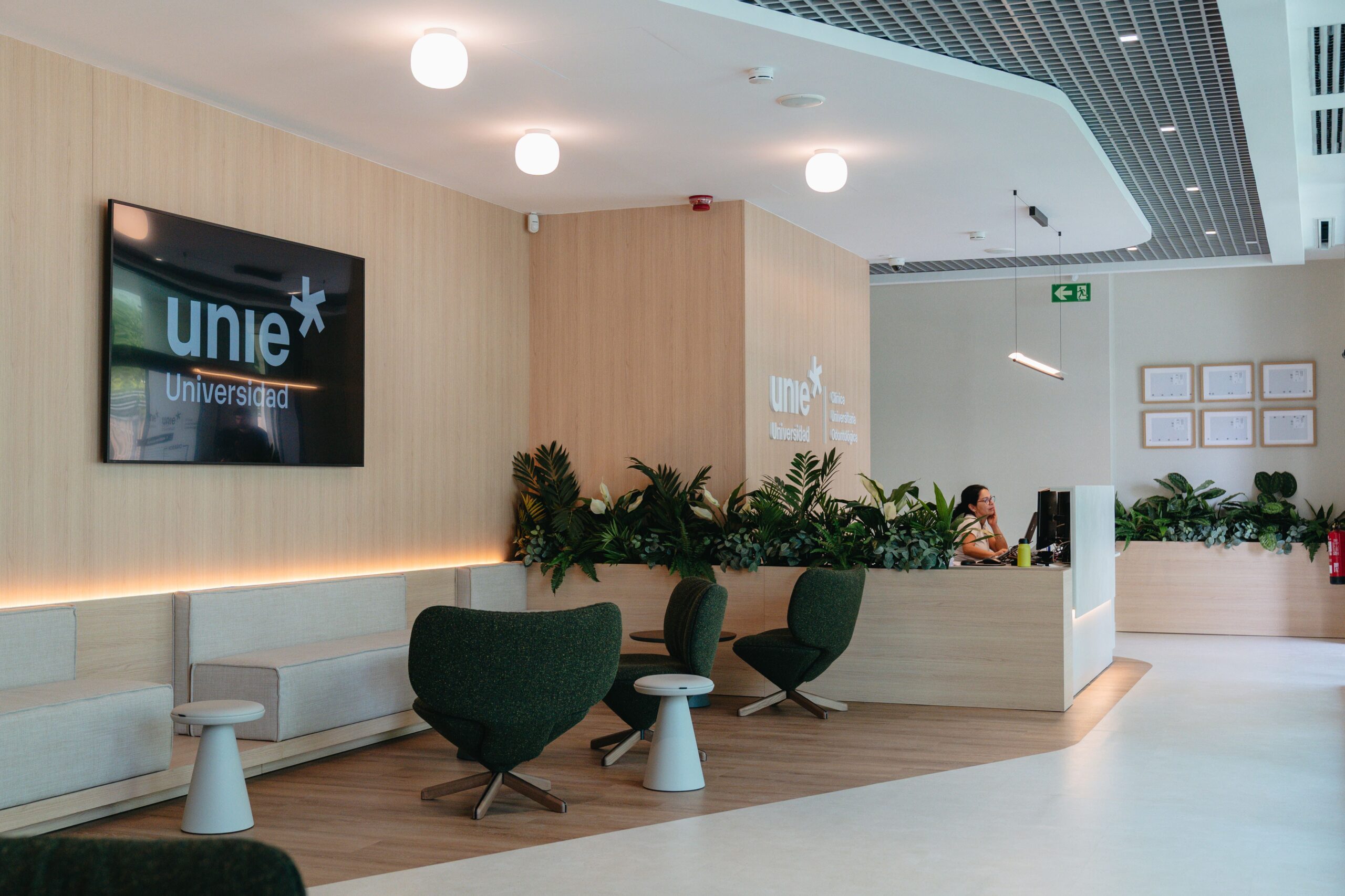 La Dra. Lisbet, vicedecana de UNIE Universidad, afirma que la IA y la era digital están redefiniendo el sector dental