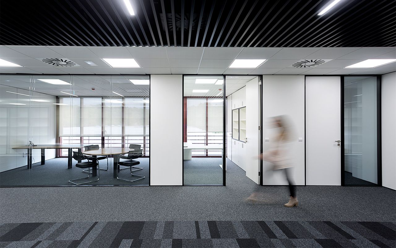 El suelo técnico elevado impulsa la flexibilidad en las oficinas de Málaga El suelo técnico elevado impulsa la flexibilidad en las oficinas de Málaga