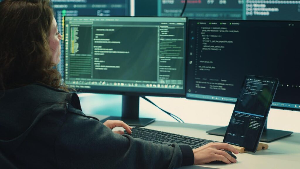 Las consultas al 017 de INCIBE casi se duplican en 2026 y los despachos profesionales se sitúan entre los objetivos del fraude digital