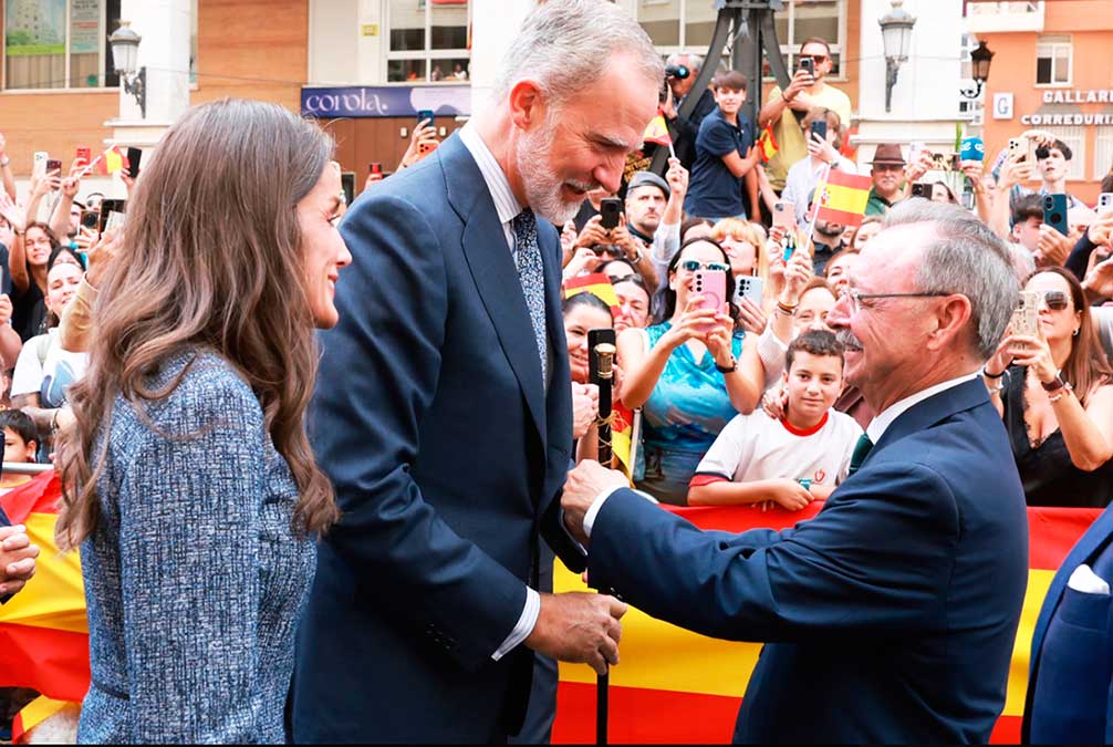 Vivas reveló al Rey y la Reina la tragedia de la invasión.