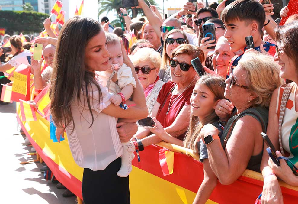 Felipe VI y Letizia llenan de esperanza a Melilla tras el asalto a Ceuta.