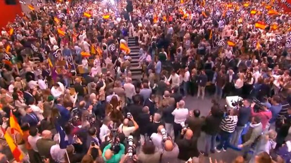 Feijóo llama a todos los españoles a un cambio total y sereno.