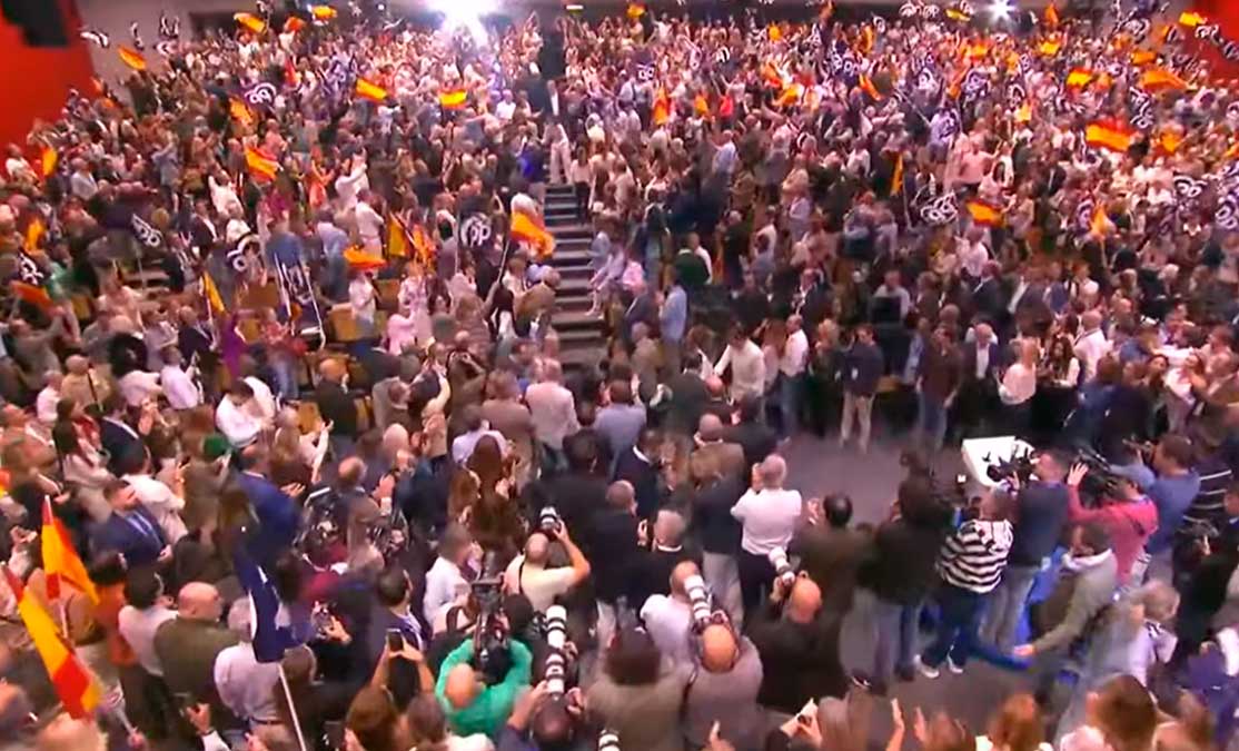 Feijóo llama a todos los españoles a un cambio total y sereno.