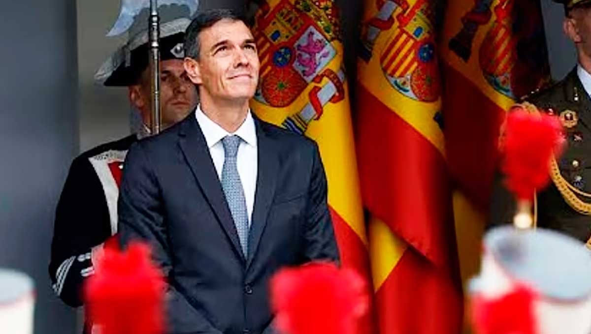 Sánchez se refugió tres minutos en su coche ante un abucheo masivo.