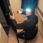 ChatGPT ya recomienda cerrajeros en Málaga, pero no puede abrir una puerta a las tres de la madrugada