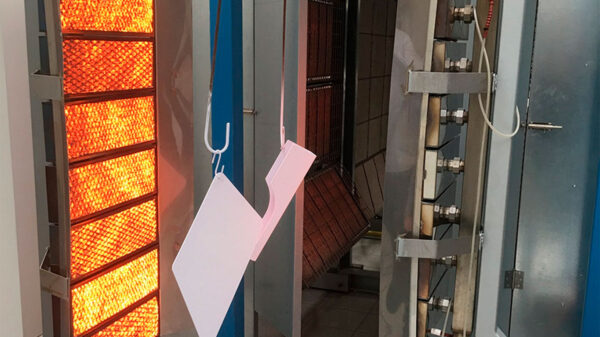 Diseño de hornos industriales para tratamientos superficiales: dónde encaja el calentamiento por infrarrojos